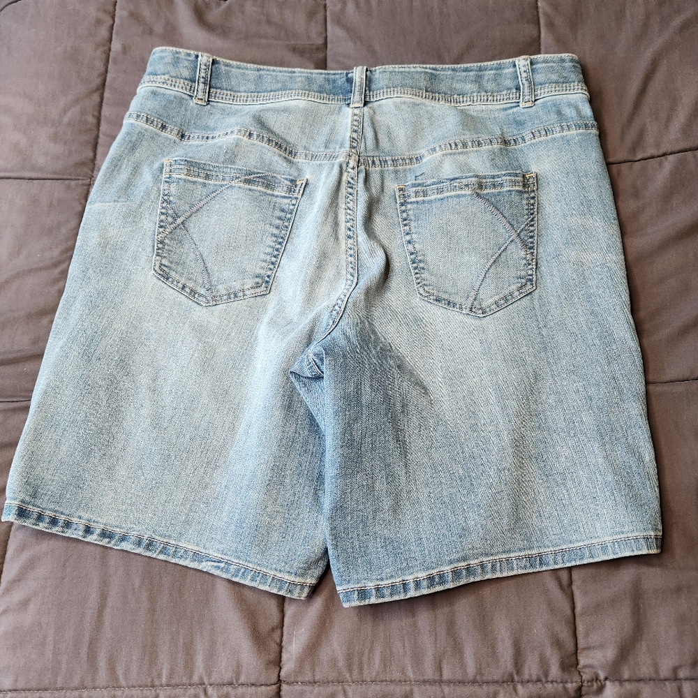 Lane Bryant Bermuda Shorts - Picture 8 of 8
